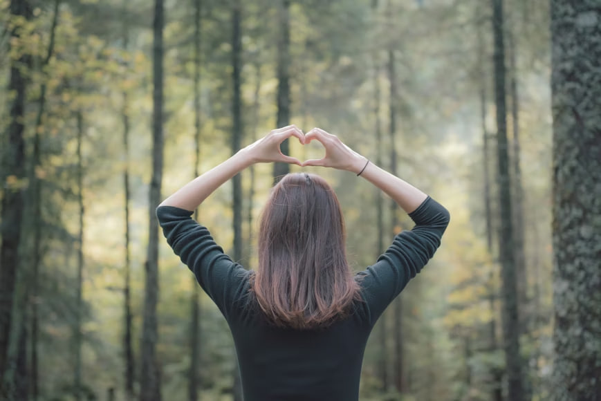 Svjetli, prirodan ambijent koji odražava miran wellness ritual